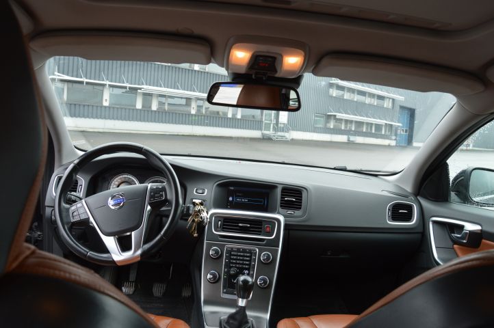 385754-15 VOLVO F + V60 Summum -12