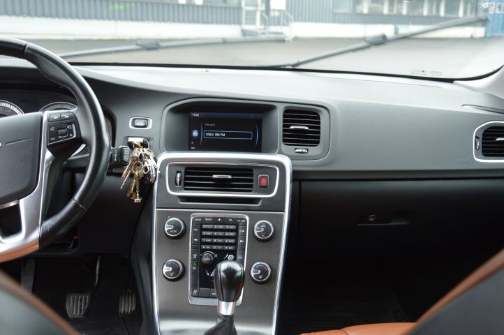 385754-16 VOLVO F + V60 Summum -12