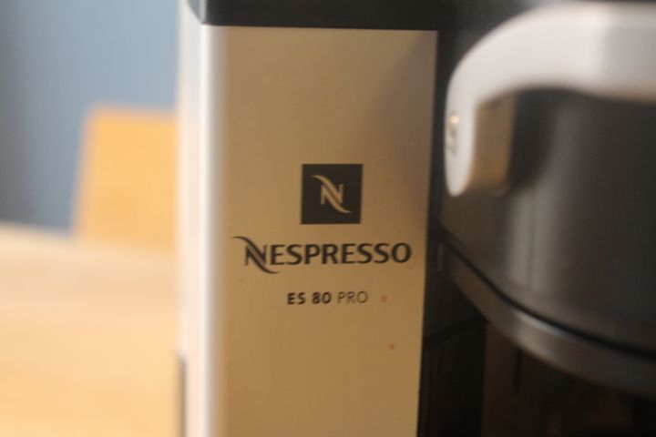 367927-2 Nespresso ES80
