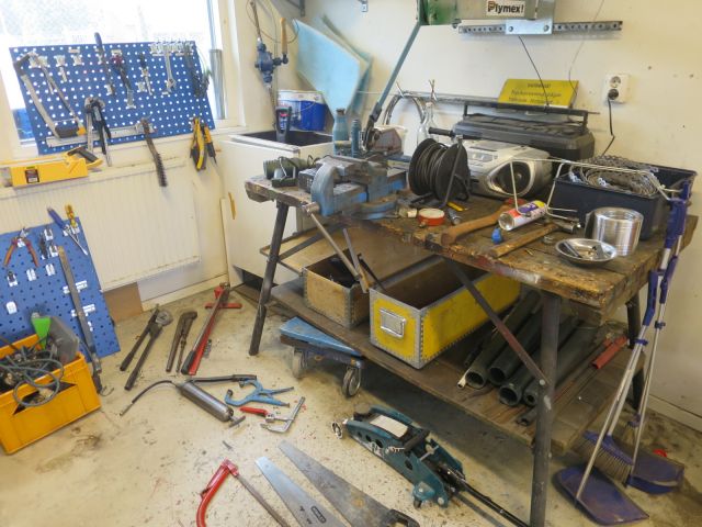 384456-1 Bench and tool