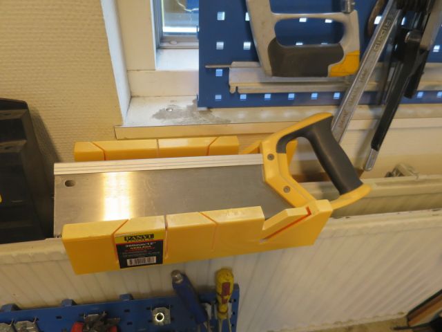 384456-6 Bench and tool