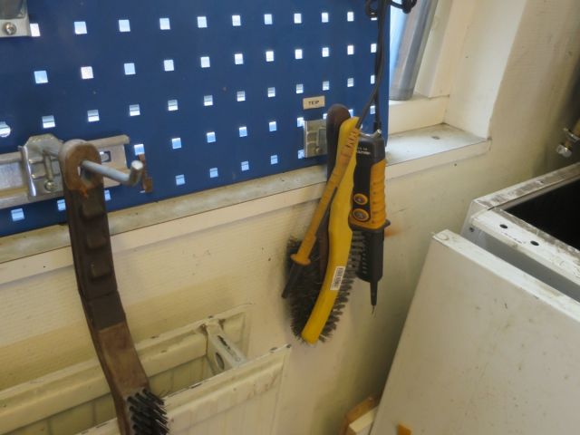 384456-7 Bench and tool