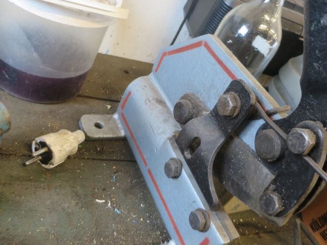 384456-20 Bench and tool