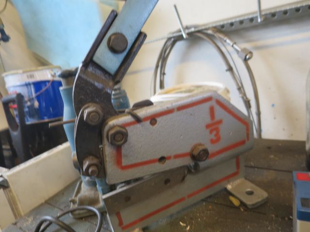 384456-21 Bench and tool