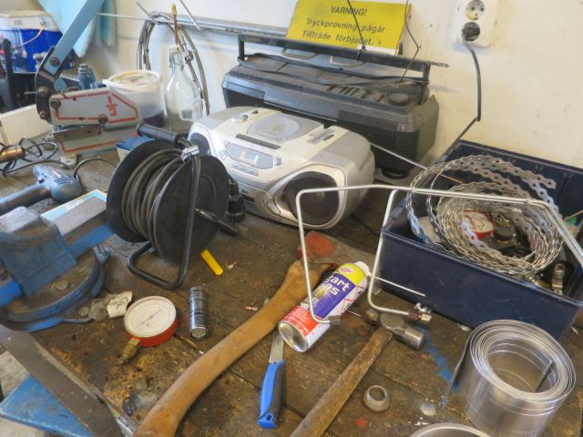 384456-24 Bench and tool