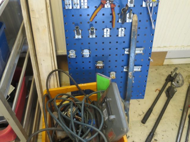 384456-2 Bench and tool