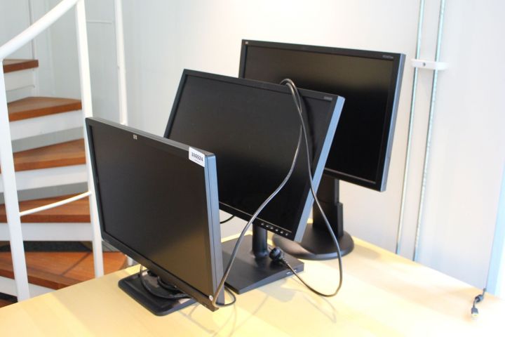 386924-1 3 st datorskärmar HP LE2201w, Samsung S24E650, ViewSonic VG2427wm