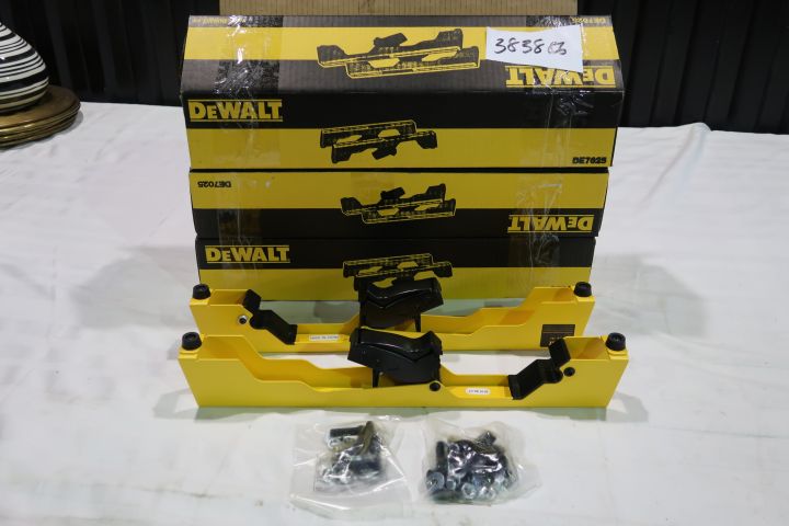387608-1 DeWalt MOUNTING BRACKETS DE7025-XJ 3 pcs