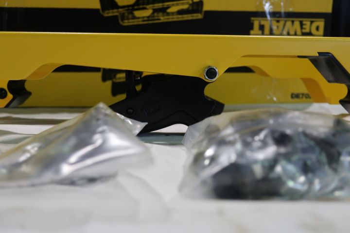 387608-5 DeWalt MOUNTING BRACKETS DE7025-XJ 3 pcs