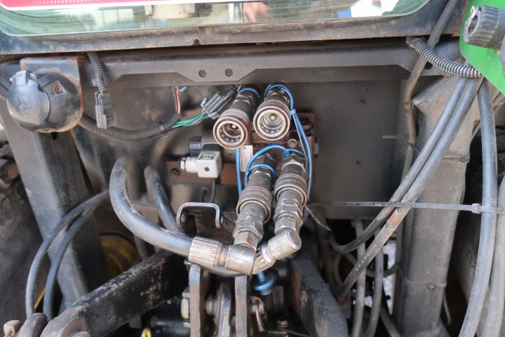 388133-6 JOHN DEERE 3720