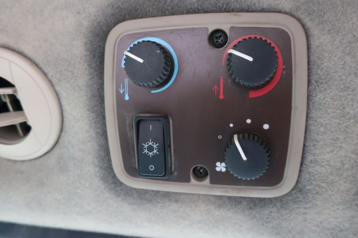 388133-19 JOHN DEERE 3720