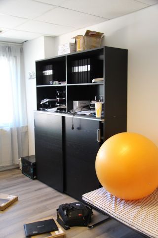 377065-2 El. skrivbord, kontorsstol, arbetsstol