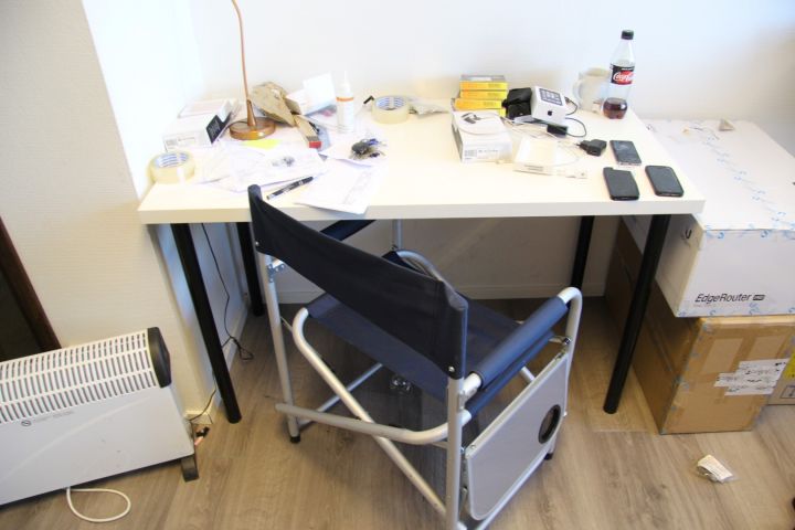 377065-5 El. skrivbord, kontorsstol, arbetsstol