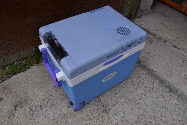 389464-4 Evercool EC - 985 Thermoelectric Cooler and Warmer