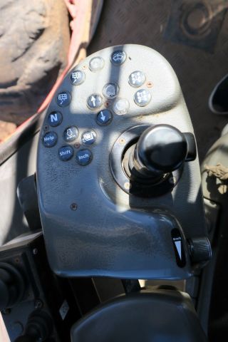 389968-23 Valmet 890.3 med timmerrede och dumperflak 2006