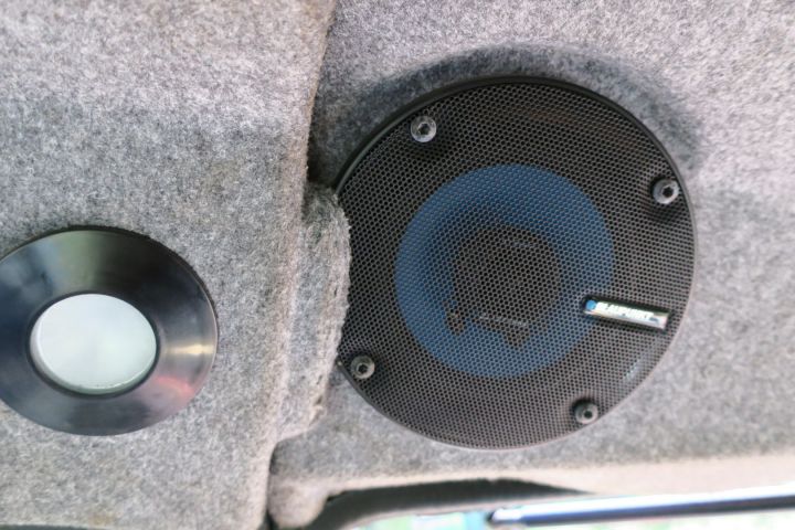 389968-30 Valmet 890.3 med timmerrede och dumperflak 2006