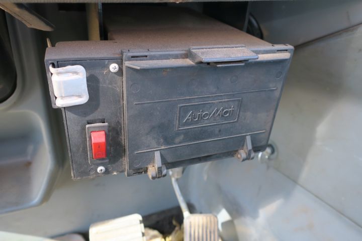 389968-32 Valmet 890.3 med timmerrede och dumperflak 2006