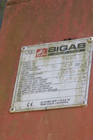 389968-33 Valmet 890.3 med timmerrede och dumperflak 2006