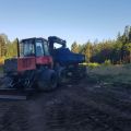 389968-2 Valmet 890.3 med timmerrede och dumperflak 2006