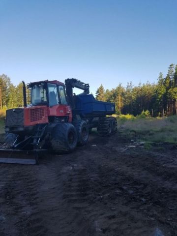 389968-2 Valmet 890.3 med timmerrede och dumperflak 2006