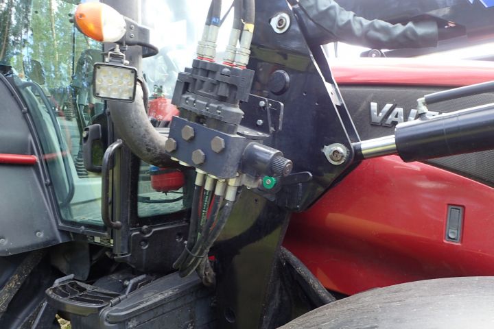 354370-12 Valtra T171 Hitech