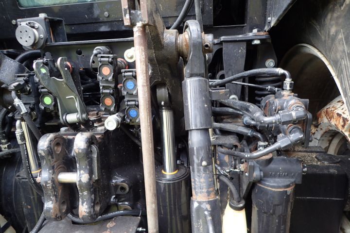 354370-27 Valtra T171 Hitech