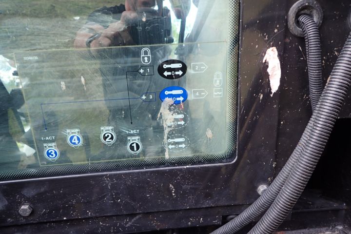 354370-29 Valtra T171 Hitech