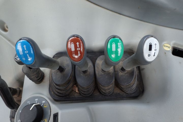 354370-38 Valtra T171 Hitech