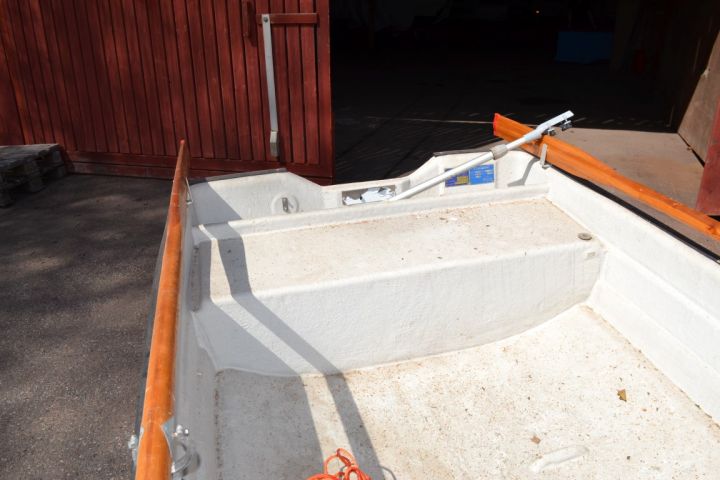 392357-3 Motor boat