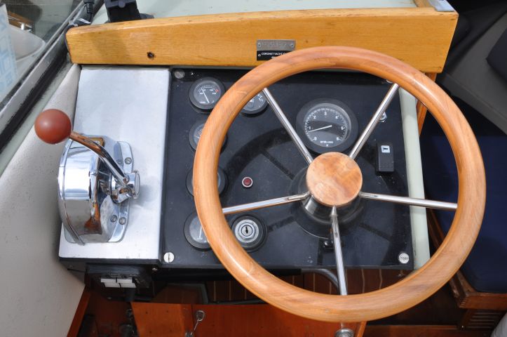 392706-20 Coronet 24 Weekender