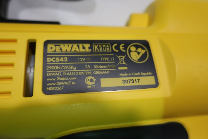392742-3 Dewalt caulkin gun.