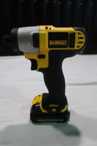 378109-2 Dewalt impact driver DCF815D2-QW