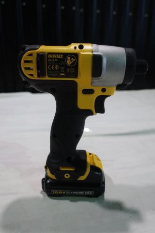 378109-3 Dewalt impact driver DCF815D2-QW