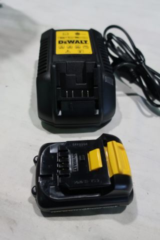 378109-4 Dewalt impact driver DCF815D2-QW