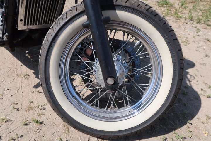 393311-2 Kawasaki VN800 "Bobber"