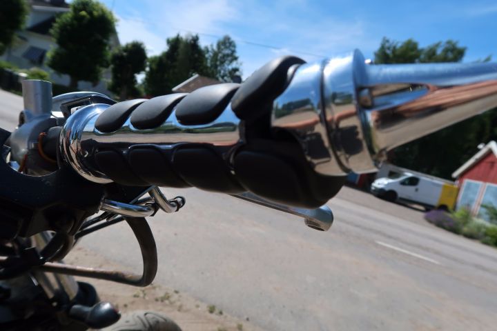 393311-24 Kawasaki VN800 "Bobber"