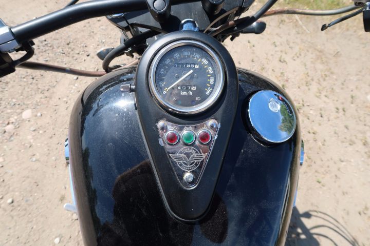 393311-29 Kawasaki VN800 "Bobber"