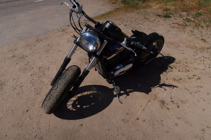 393311-31 Kawasaki VN800 "Bobber"