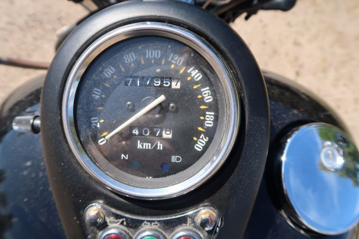 393311-28 Kawasaki VN800 "Bobber"