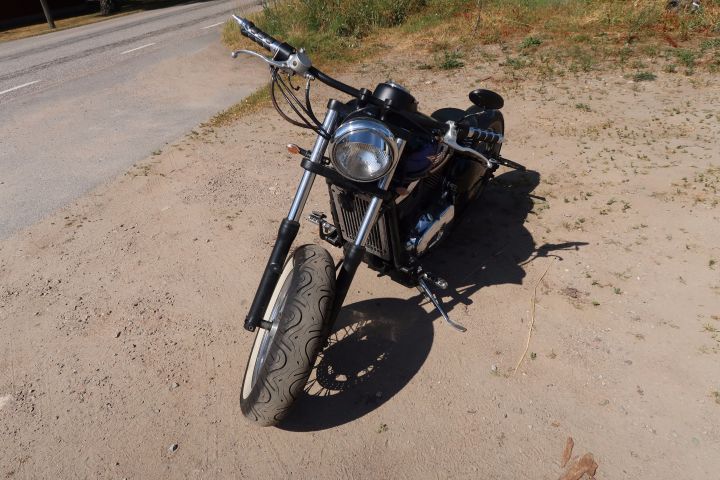 393311-34 Kawasaki VN800 "Bobber"