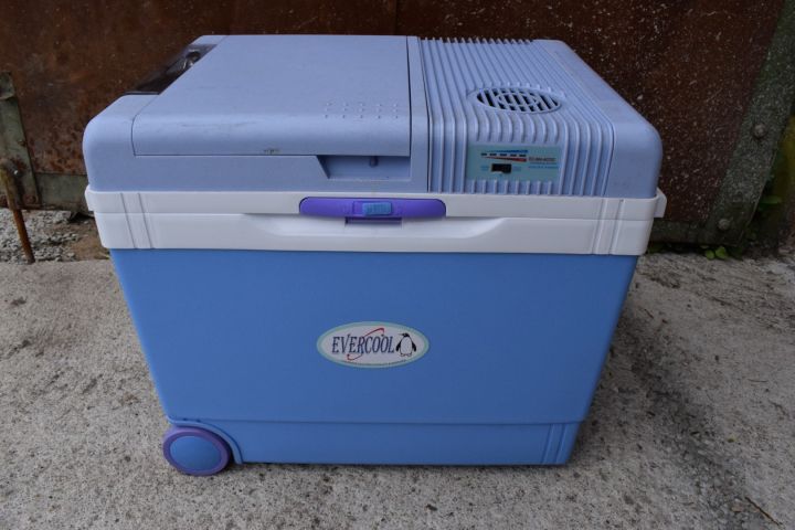 393717-2 Evercool EC - 985 Thermoelectric Cooler and Warmer