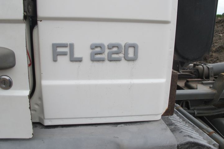 394025-3 Volvo FL 220