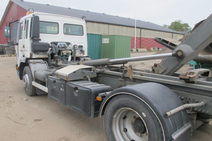 394025-6 Volvo FL 220