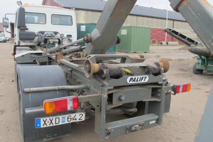 394025-8 Volvo FL 220