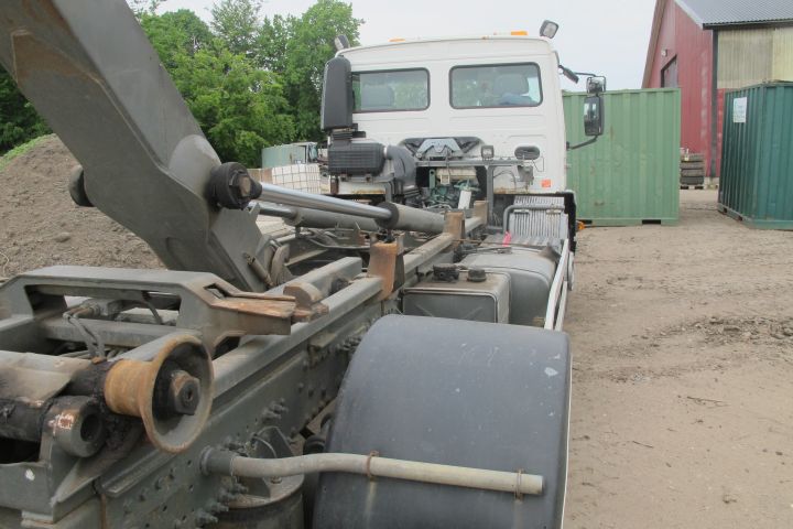 394025-10 Volvo FL 220