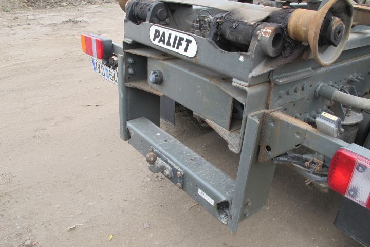 394025-11 Volvo FL 220