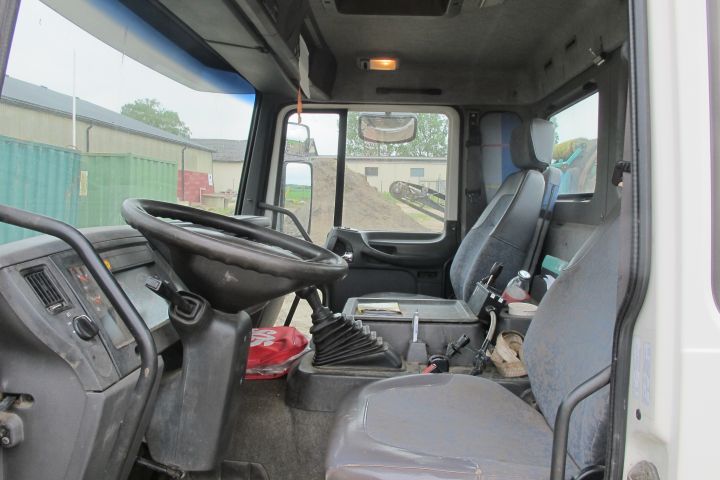 394025-12 Volvo FL 220