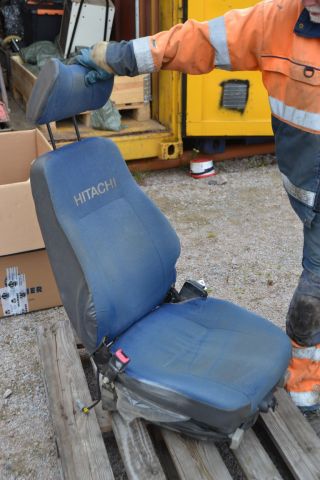 394105-1 Chair Hitachi