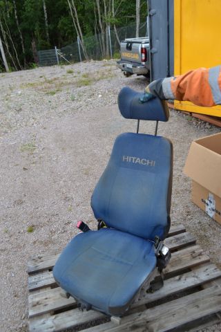 394105-6 Chair Hitachi