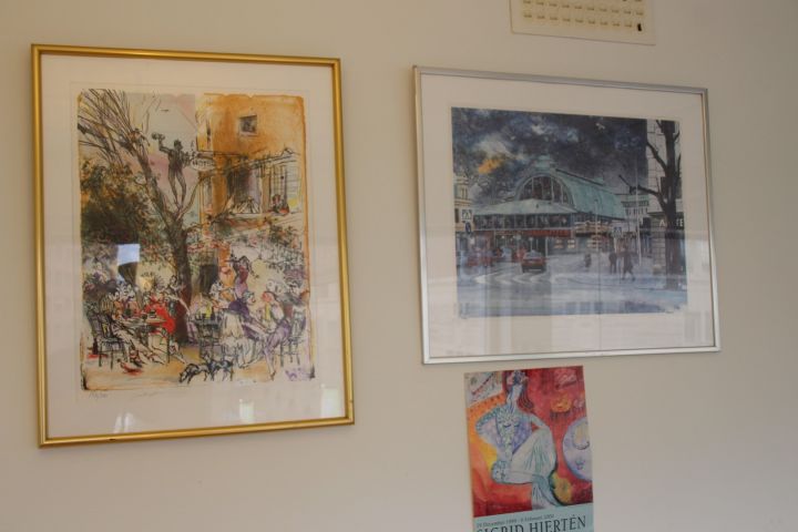 387897-8 Elektrisk skrivbord, kontorsstol och skåp, Kinnarps.